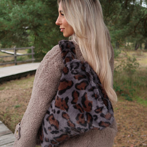 Leo Tasche grey